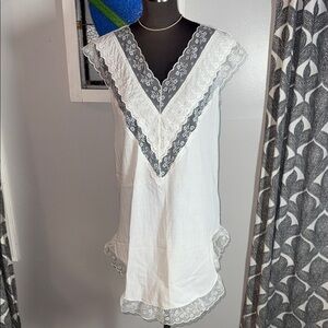 Joan Collins Lace Trimmed Nightie SZ Medium